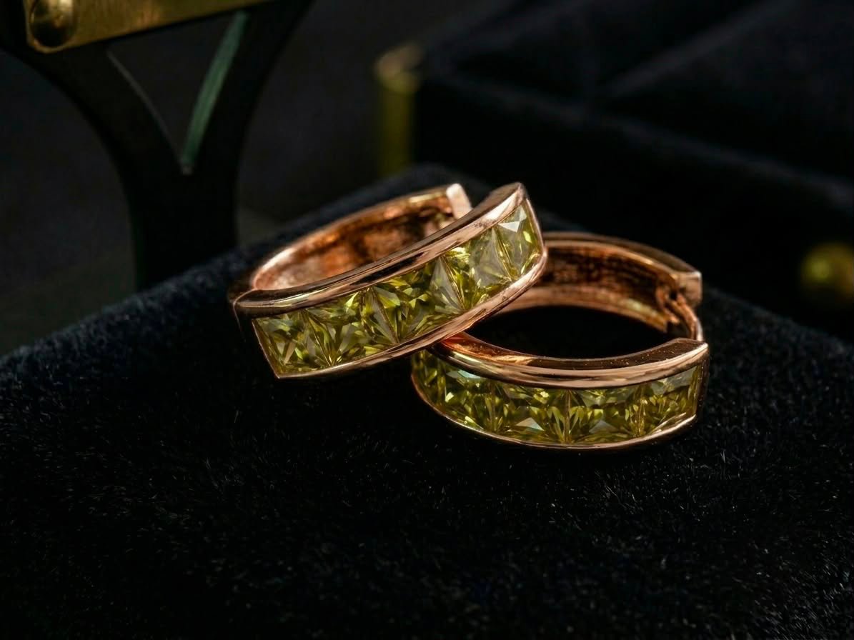 Pendientes de Aros con Circonitas Verde Oliva Chapado en Oro 18K