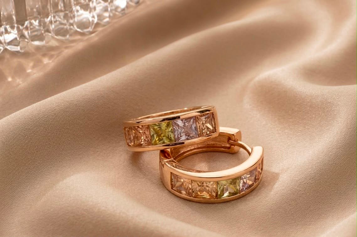 Aros Huggie Multicolor Pastel Chapado Oro 18K