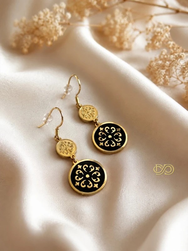 Pendientes Medallón dorado y negro Chapado en Oro 14K