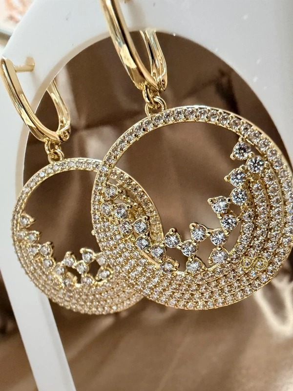 Pendientes de Aro Elegantes Chapados en Oro 14K con Brillantes