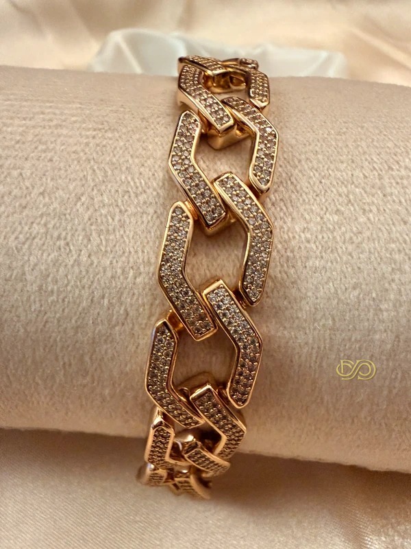 Pulsera geométrica chapada en oro 18K - Diseño moderno y sofisticado