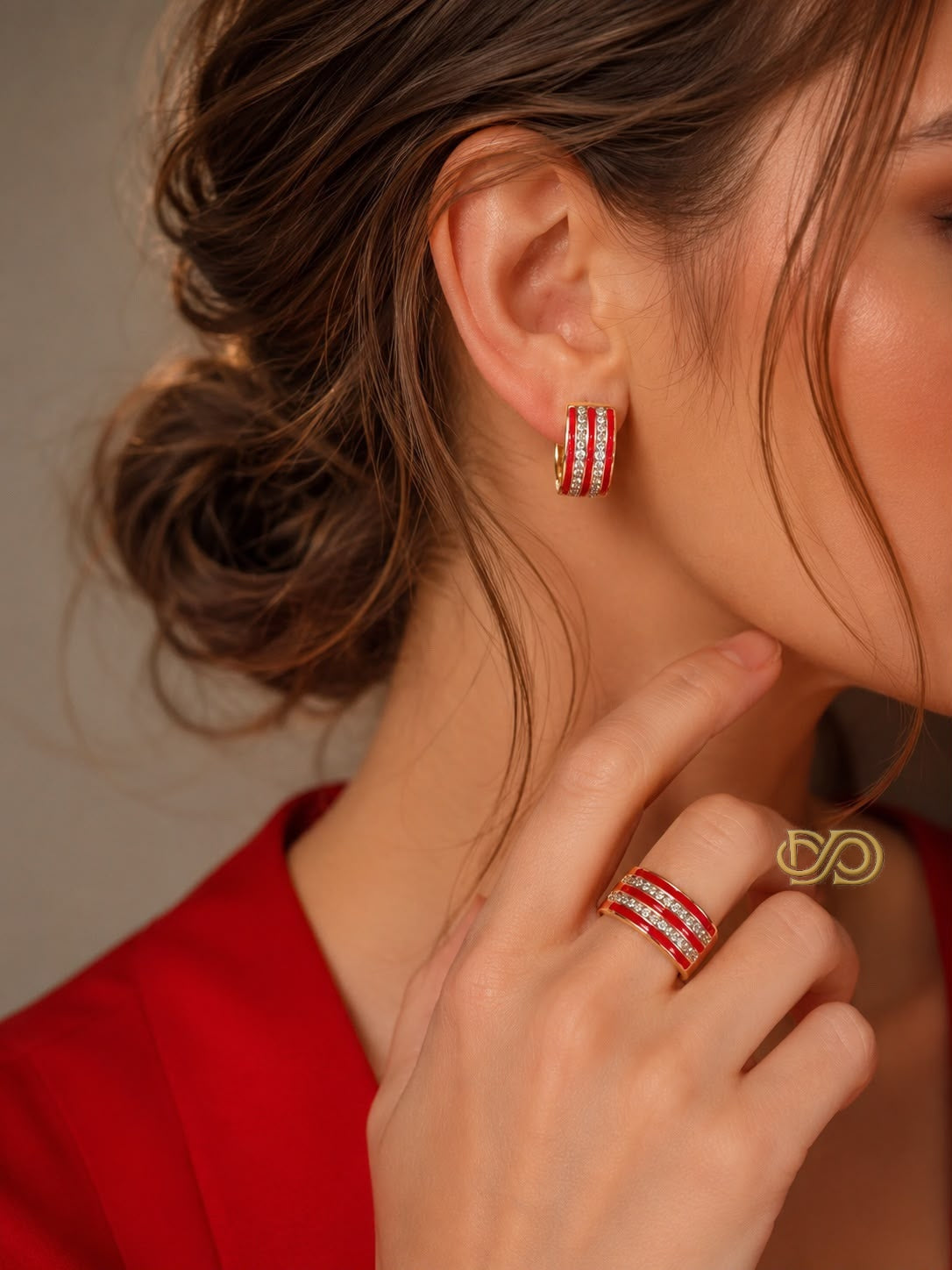 Set pendientes y anillo chapado en oro 18K con esmalte rojo