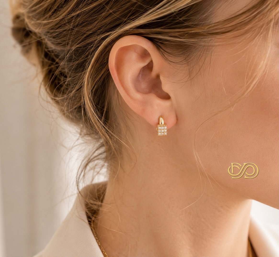 Pendientes Aro Pequeño con Circonitas Brillantes Chapados en Oro 18K