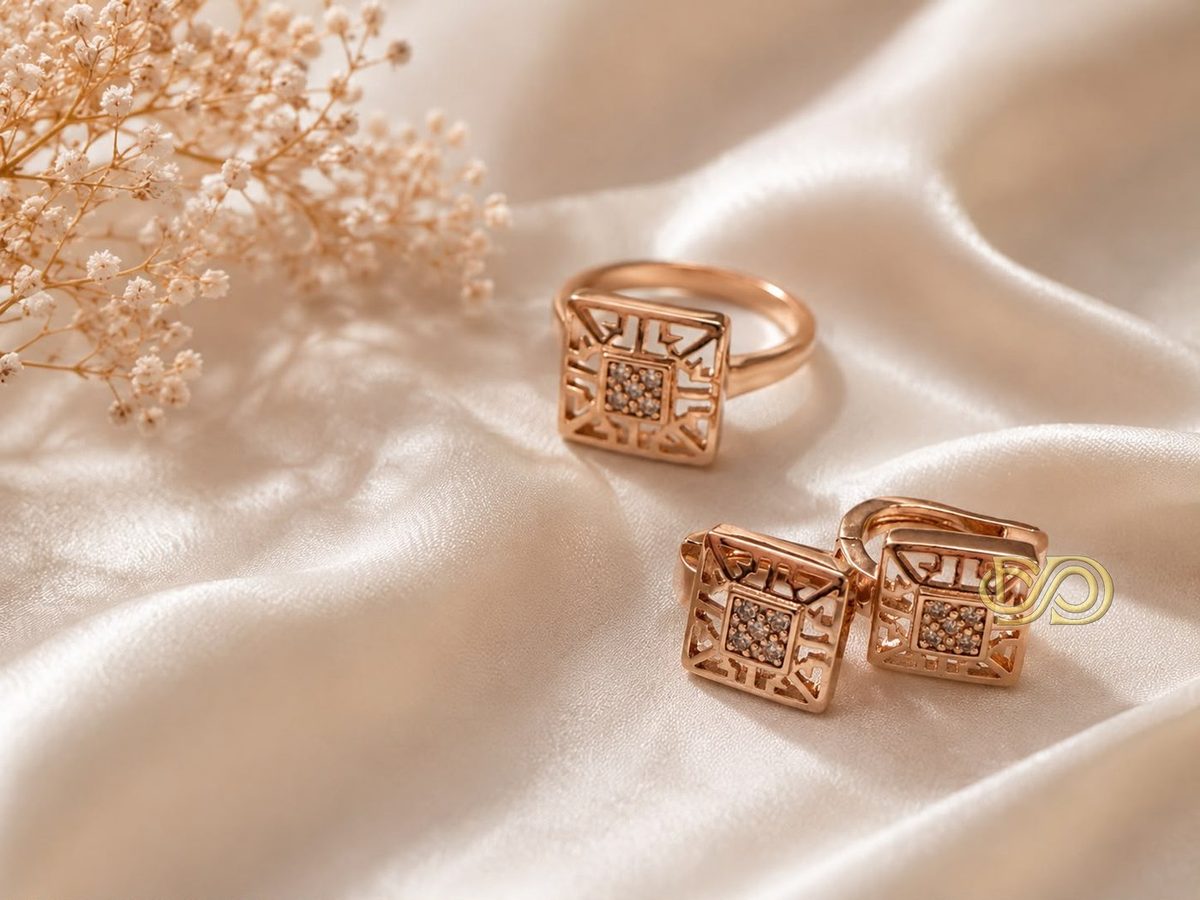 Conjunto Elegante Pendientes y Anillo Chapado en Oro 18K